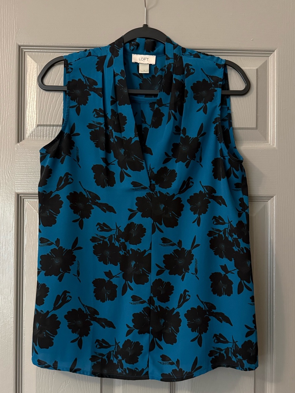 LOFT Teal and Black Sleeveless V-Neck Floral Blouse